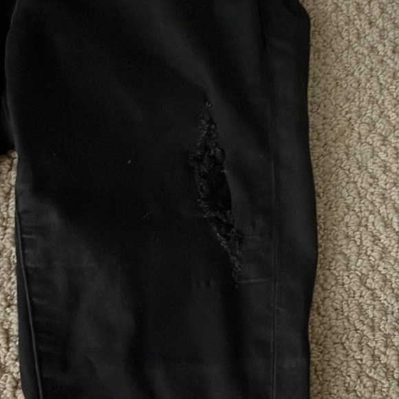 Low waisted black skinny jeans. - Picture 3 of 5